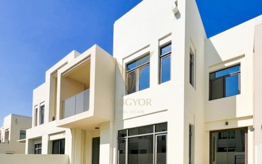 Welcome to this beautifully designed 3-bedroom townhouse in Mira Oasis 1