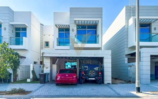 Discover your dream home in the heart of Al Furjan with this stunning 4-bedroom townhouse in the prestigious Dreamz by Danube community. Designed for modern living