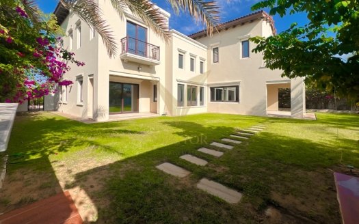 Welcome to this exceptional Type 3 independent villa in the prestigious Arabian Ranches 2