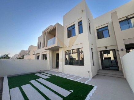 Welcome to this beautifully designed 3-bedroom townhouse in Mira Oasis 1