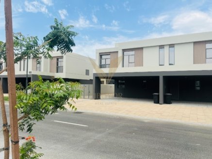 VIBGYOR presents one of the finest properties in the pulse beach front phase 1. This house has 4 bedrooms all en-suite . Generous living dinning area with separate covered kitchen.