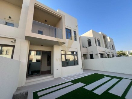 Welcome to this beautifully designed 4-bedroom townhouse in Mira Oasis 1
