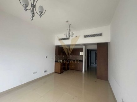 Discover this modern and spacious studio apartment in Botanica Tower