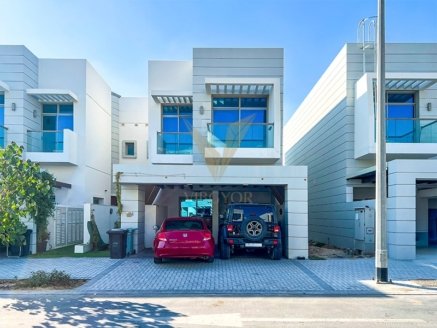 Discover your dream home in the heart of Al Furjan with this stunning 4-bedroom townhouse in the prestigious Dreamz by Danube community. Designed for modern living