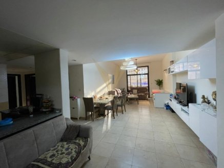 A fantastic investment opportunity awaits with this well-maintained 3-bedroom apartment in Silicon Gates 1