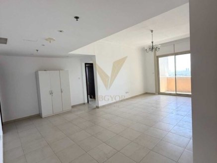 Looking for modern city living in the heart of Dubai? Welcome to this beautifully designed 2-bedroom apartment located in Shoreline Tower