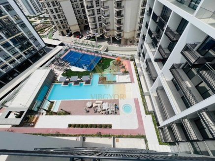 Vibgyor Real Estate LLC is proudly to present this  Luxurious One Bedroom Apartment in Beverly Boulevard in Arjan