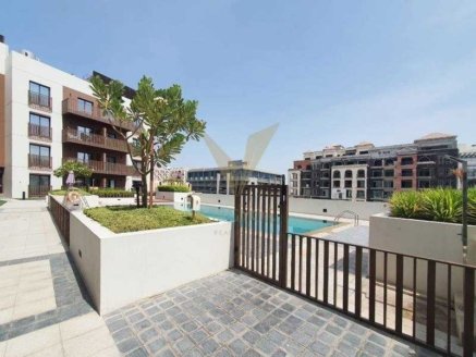 We are pleased to present this stylish and spacious 1-bedroom apartment located in the highly sought-after Eaton Place by Ellington Properties