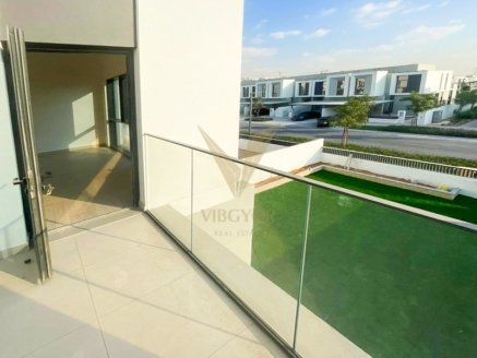 Vibgyor Real Estate LLC  is pleased to present this beautifully designed 3-bedroom townhouse