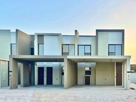 Discover contemporary living in this beautifully designed 3-bedroom townhouse with a maid’s room