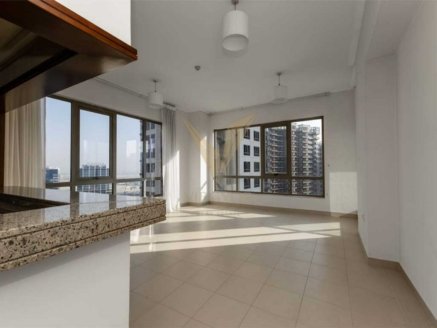 Discover refined urban living with this spacious 1-bedroom apartment in the prestigious South Ridge 6 tower