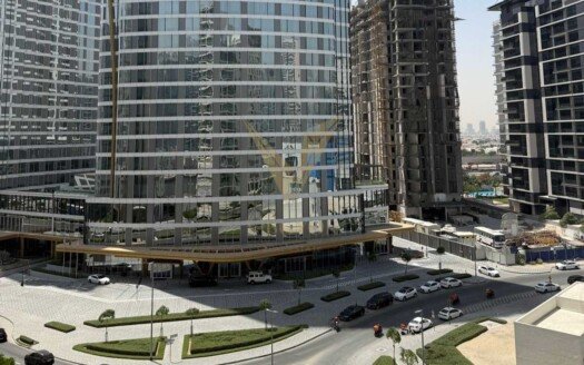 Presenting a well-maintained and spacious 1-bedroom apartment in Mayfair Residency