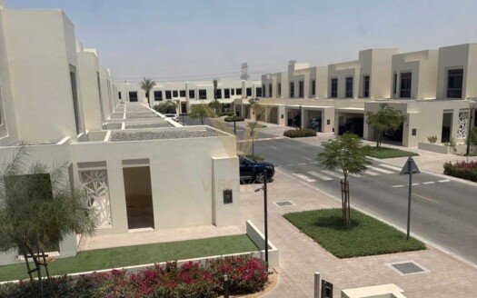 Discover spacious family living in this vacant 4-bedroom + maid’s townhouse in the sought-after Reem community at Town Square. Positioned on a single row super corner plot